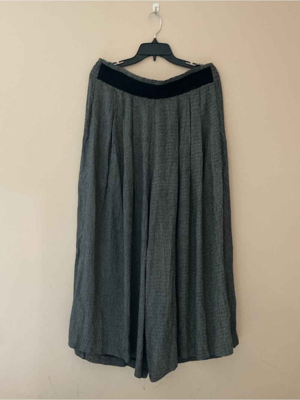 Black &Cream Pleated Wide-Leg Pants with Black Waistband
